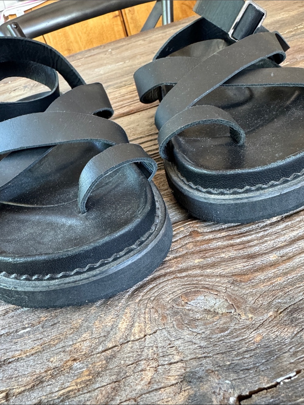Liberte Brontë black strappy platform leather Roman style sandals EUC 40 9/9.5 - Picture 5 of 10
